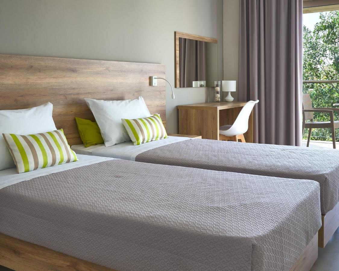 Grapevines Hotel Аликанас Екстериор снимка