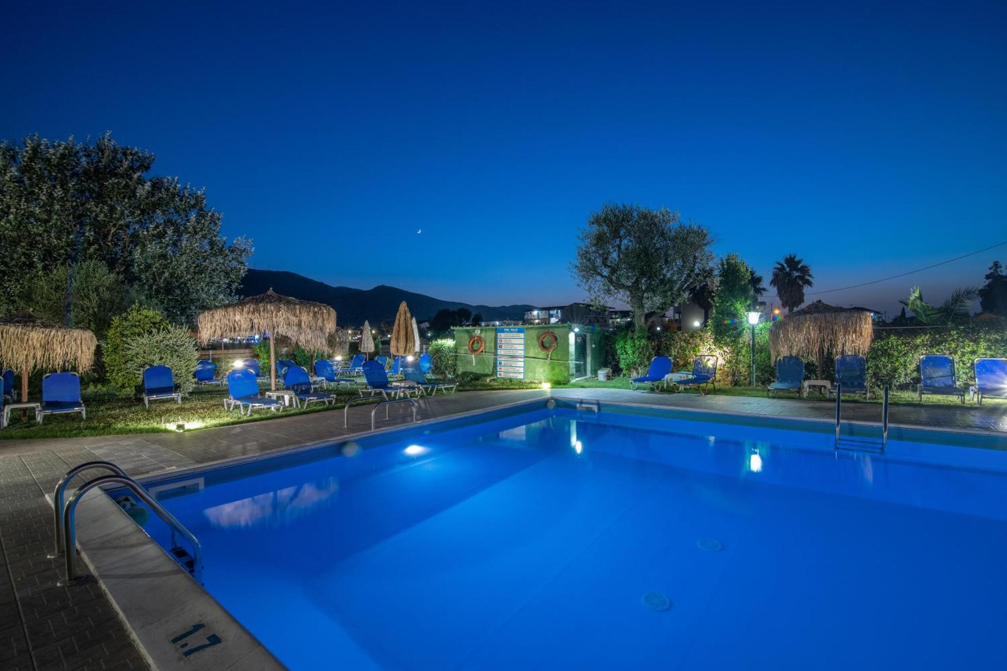 Grapevines Hotel Аликанас Екстериор снимка