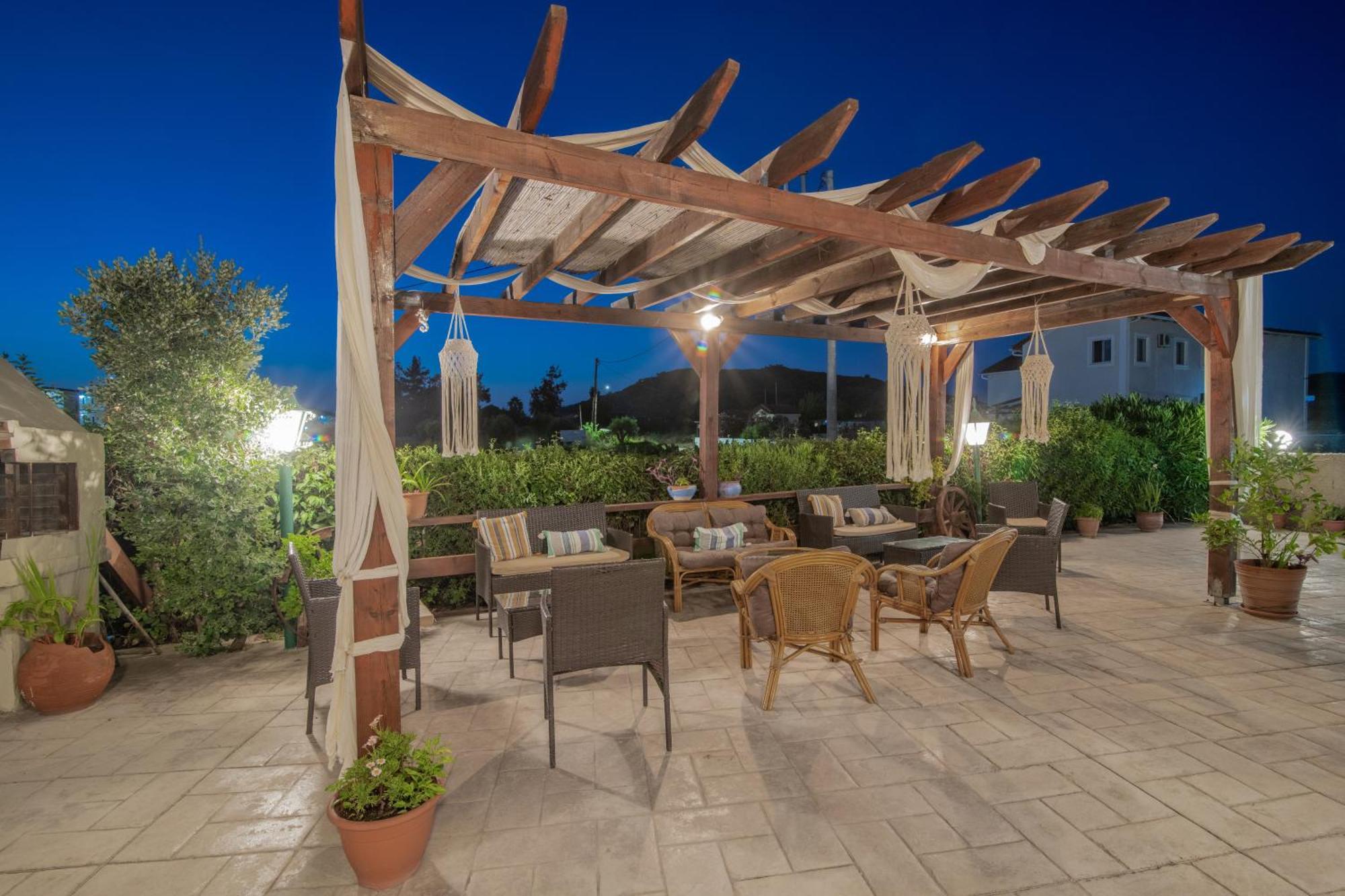 Grapevines Hotel Аликанас Екстериор снимка