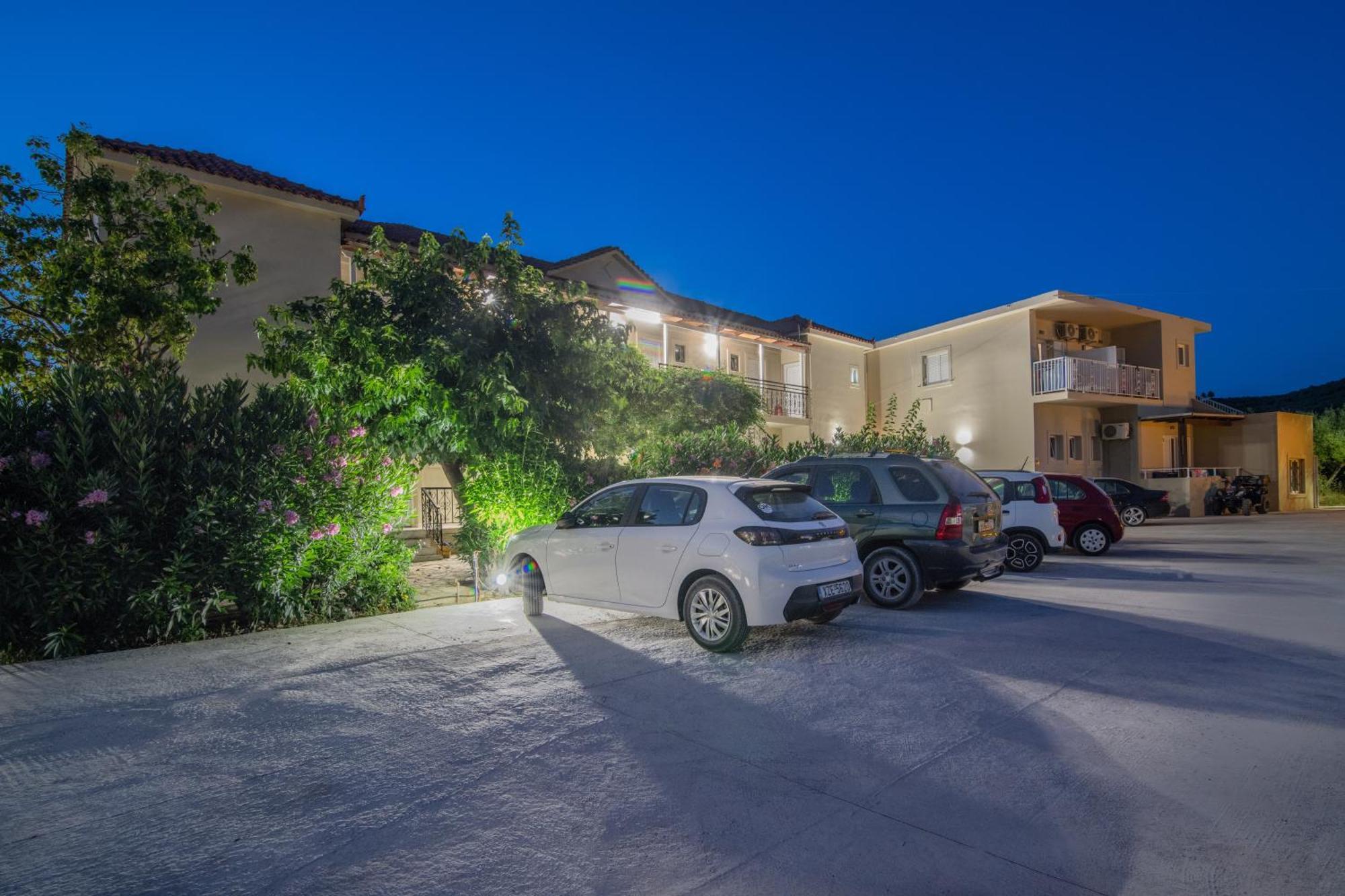 Grapevines Hotel Аликанас Екстериор снимка