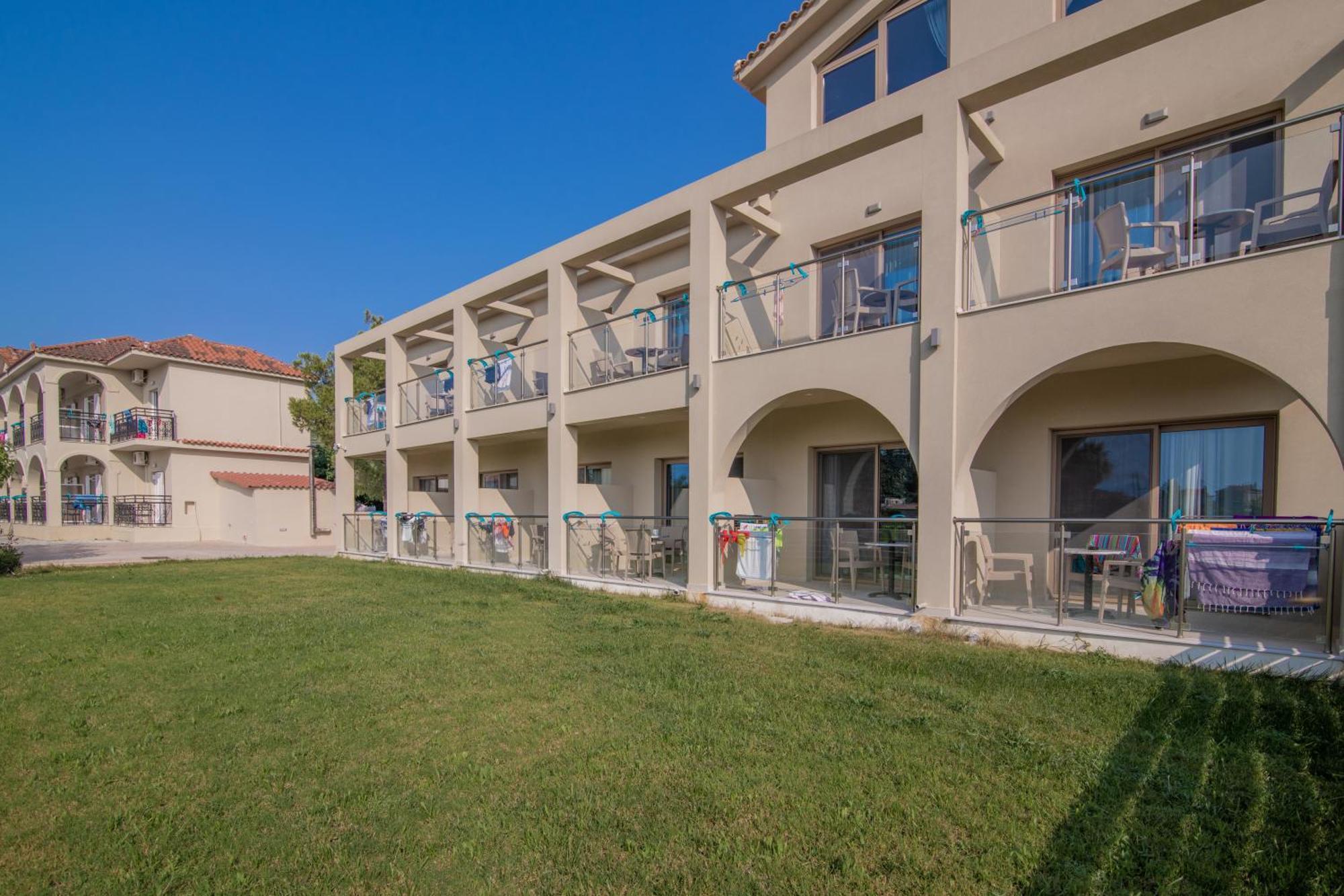 Grapevines Hotel Аликанас Екстериор снимка