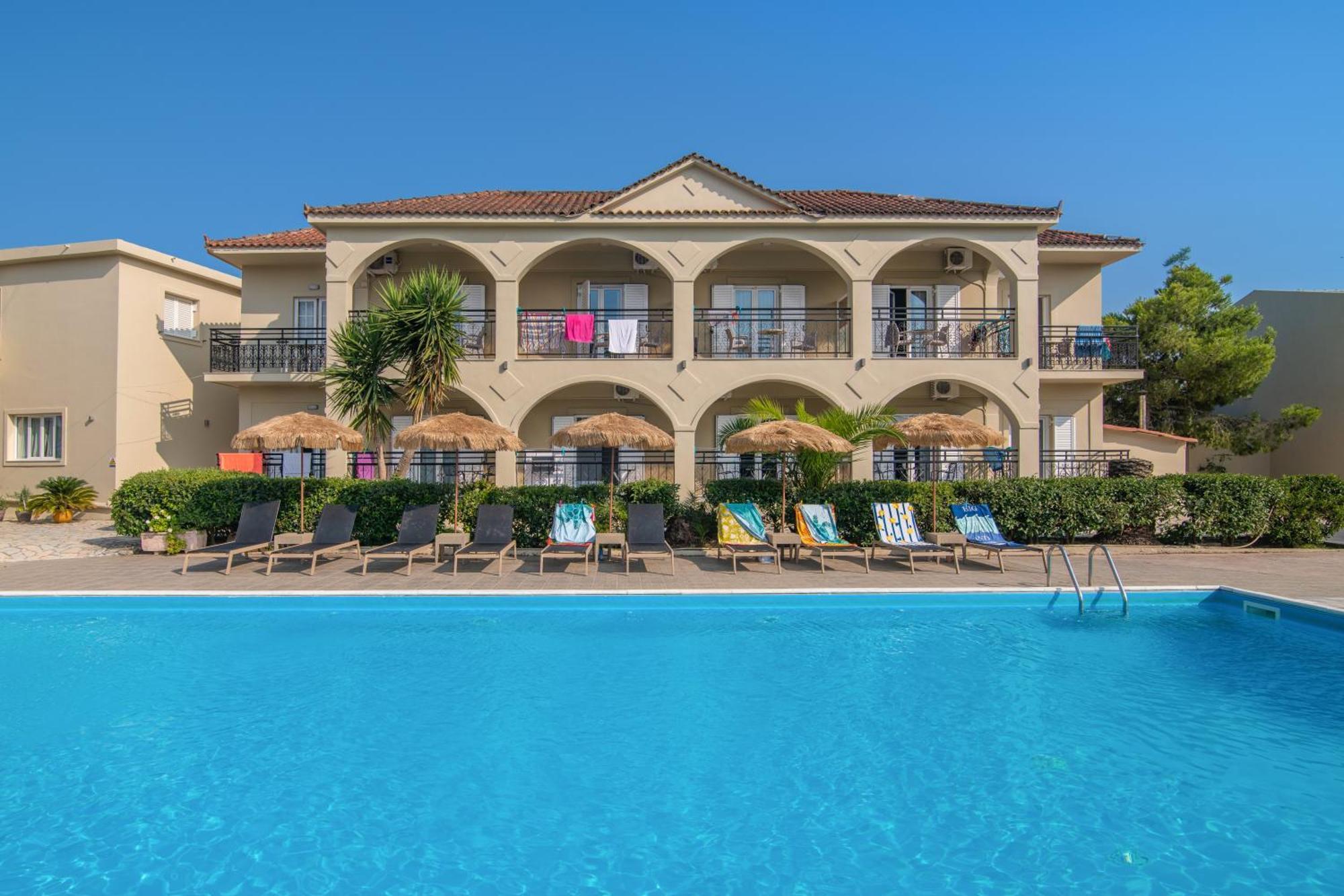 Grapevines Hotel Аликанас Екстериор снимка