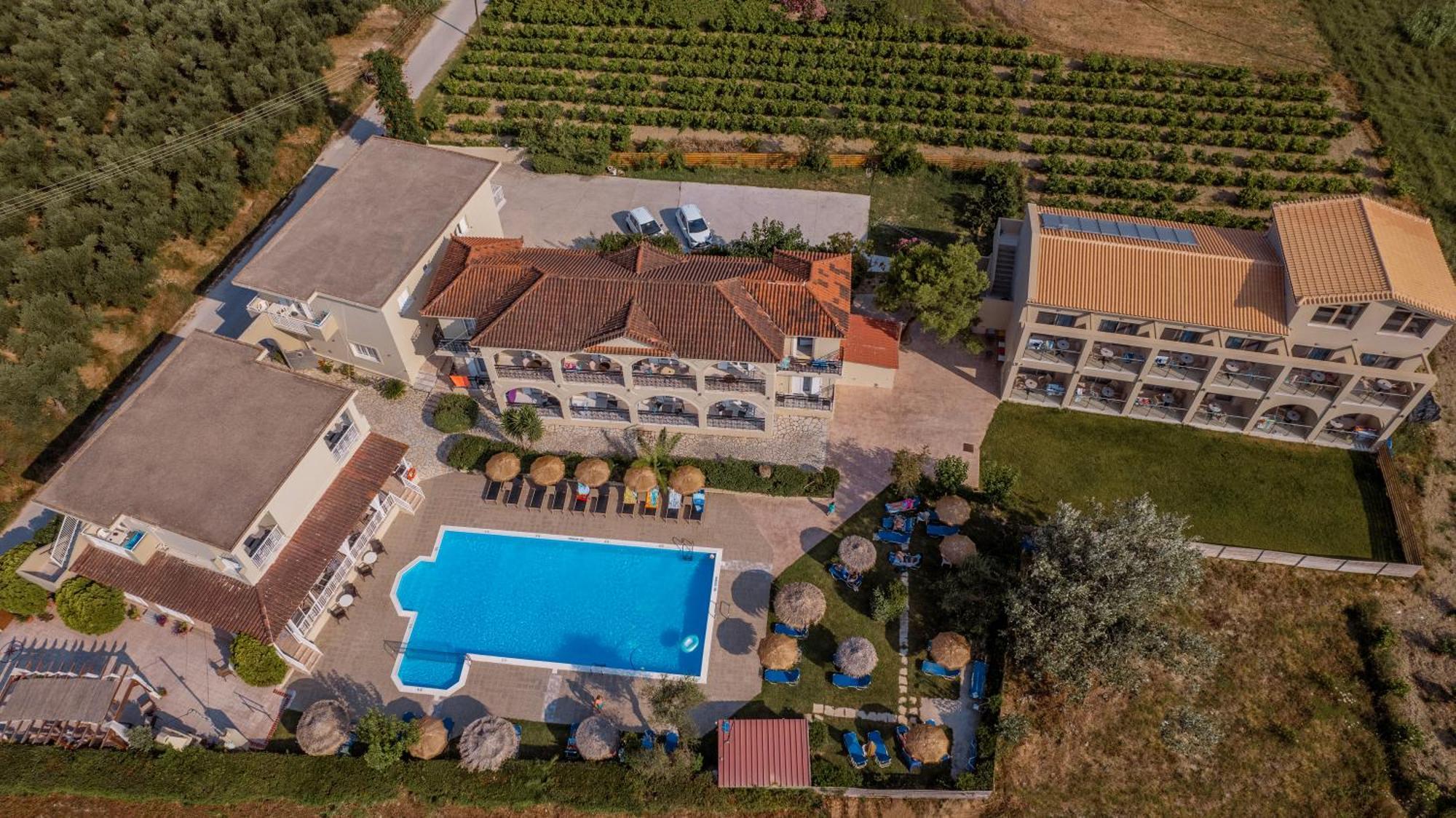 Grapevines Hotel Аликанас Екстериор снимка