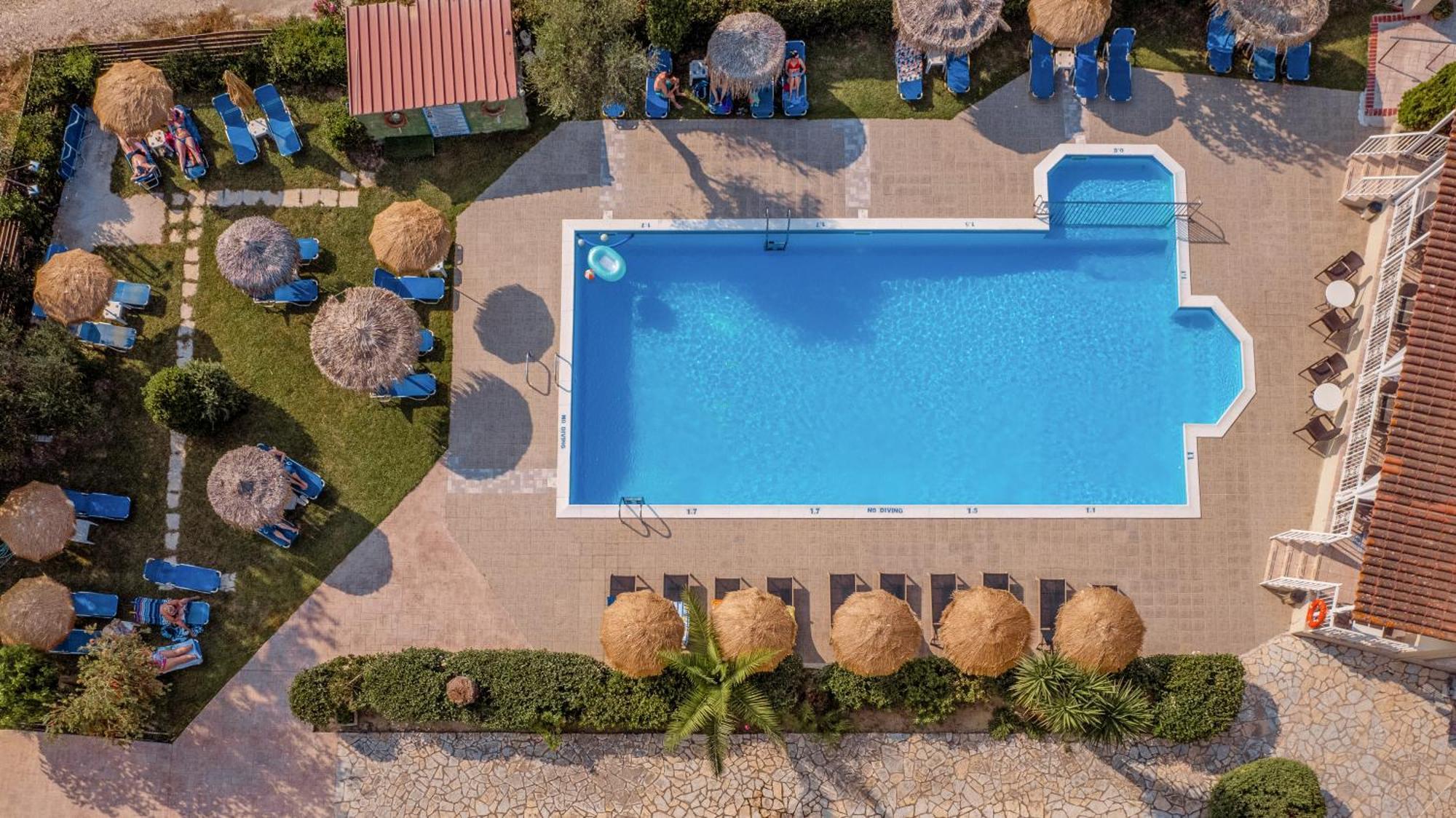 Grapevines Hotel Аликанас Екстериор снимка